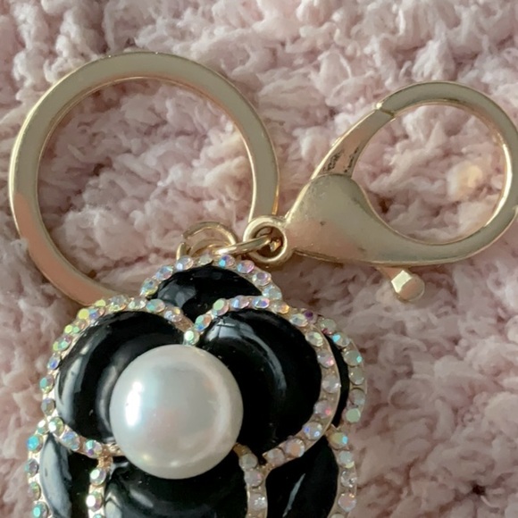 BLACK HEAVY ALLOY CAMILLA FLOWER W/RHINESTONES PEARL CENTER AND DANGLING… - Picture 3 of 4